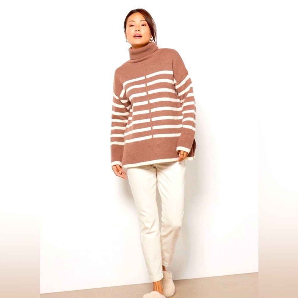LINE & DOT REVOLVE Striped Long Sleeve Turtleneck Tunic Sweater
Size M